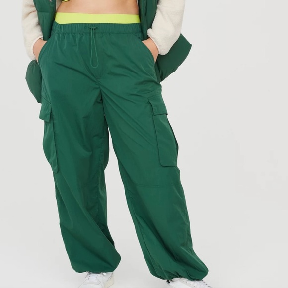 aerie Pants - OFFLINE by Aerie Chill Moves Cargo Pant in active green